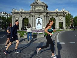 Vestidos con ropa deportiva, los madrugadores salieron a la calle a correr, andar en bicicleta y caminar de manera intensa. AFP / G. Bouys