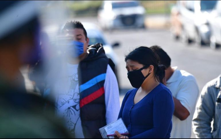 Los casos sospechosos son cinco mil 548; negativos, nueve mil 552; hospitalizados, dos mil 212, e intubados, 825; en tanto que se ha dado de alta a mil 530 pacientes y se han registrado 418 defunciones. SUN / H. García