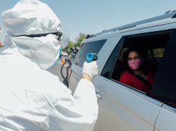 La detención de automovilistas es aleatoria y se prioriza evaluar autobuses, vehículos con más de tres pasajeros y familias.EL INFORMADOR / G. Gallo