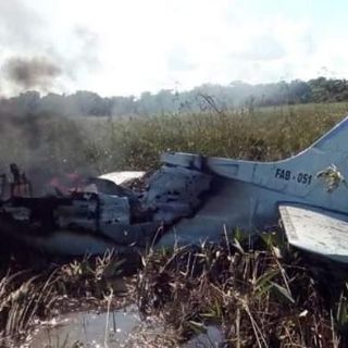 Mueren seis personas al estrellarse una avioneta en Bolivia