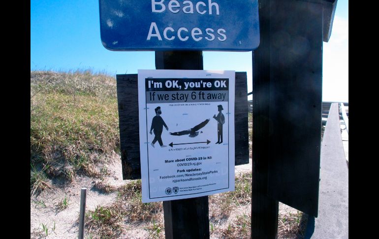 En una playa de Nueva Jersey se pide conservar la distancia entre personas como medida preventiva. AP / w. pARRY