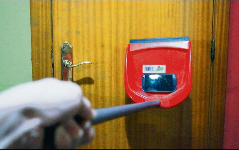 RÁPIDO Y PRÁCTICO. Con un recogedor y tu celular, así de fácil. ESPECIAL