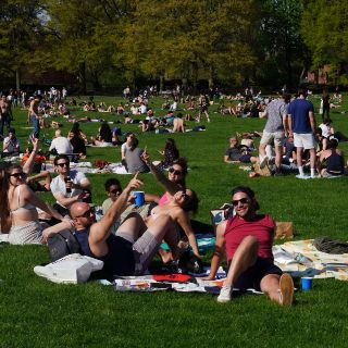 Salen de casa en Nueva York y alcalde teme un rebrote