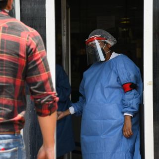 Habilitan Los Pinos como albergue para médicos y enfermeras