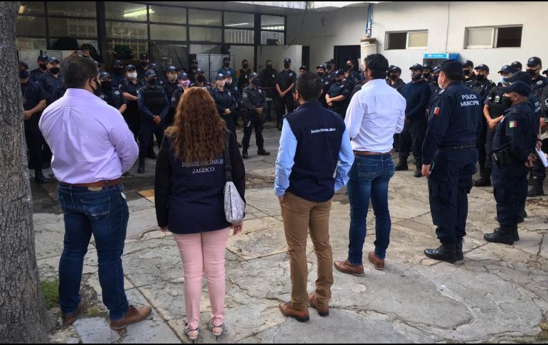 Personal de la comisión se reúne con el presidente municipal, Moisés Anaya, el director de seguridad pública y elementos de la corporación. TWITTER / @CEDHJ