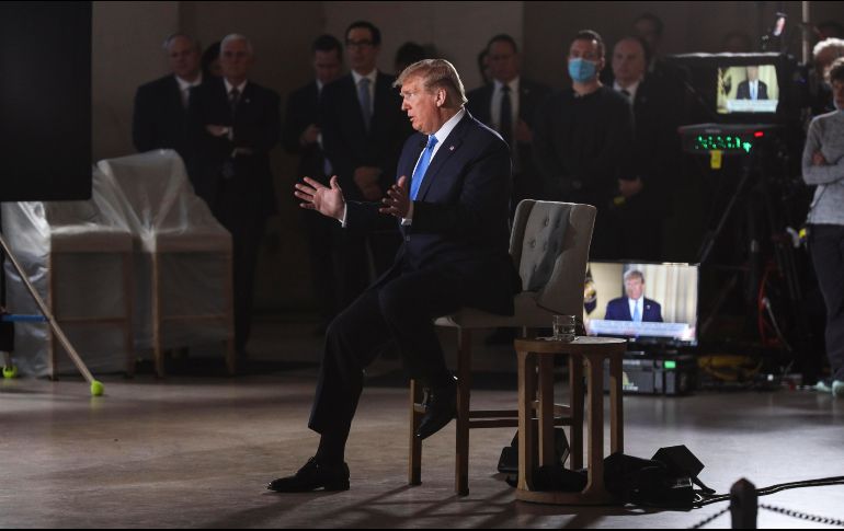 En un evento en el Monumento a Abraham Lincoln, Trump asevera que él podría unir al país si volviera a ser presidente después de la crisis que ha dejado a más de 30 millones de ciudadanos sin empleo. EFE / EPA /O. Contreras