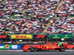 Ferrari y Red Bull se opusieron a una reducción de ese techo de gastos anual, mientras que McLaren lucha en favor de una bajada más amplia, hasta los 100 MDD. IMAGO7