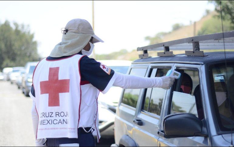 En la toma de temperatura participa personal de la Cruz Roja, Protección Civil y Bomberos de Jalisco, la Guardia Nacional, entre otras dependencias. ESPECIAL/ Gobierno de Jalisco