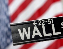 Las Bolsas de EU están esperanzadas en la reapertura progresiva de los negocios en algunos estados. AP/ARCHIVO