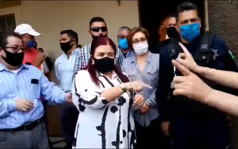 El encuentro entre la presidente municipal Nena de Anda y comerciantes afectados, tuvo momentos chuscos y polémicos. ESPECIAL