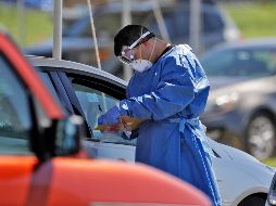 Toma de muestras para pruebas de COVID-19 hoy en  Florida, Estados Unidos. AP/C. O'Meara