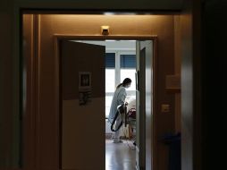 Con seis mil 406 pacientes en las unidades de cuidados intensivos de Francia, éstas siguen saturadas, al 126 % de su capacidad. EFE/T. Vandermersch