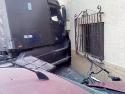 Entre los vehículos afectados, además de una bicicleta, se encuentran varias camionetas y una motocicleta. ESPECIAL