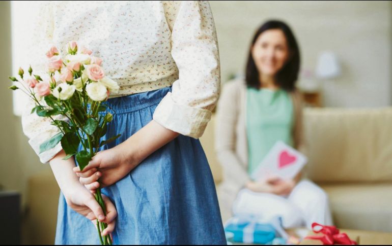 Algo que nunca fallará para consentir a mamá es un buen ramo de flores. ESPECIAL