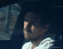 DE REGRESO. Messi llegó al centro de entrenamiento del conjunto catalán para realizar las pruebas pertinentes. AFP