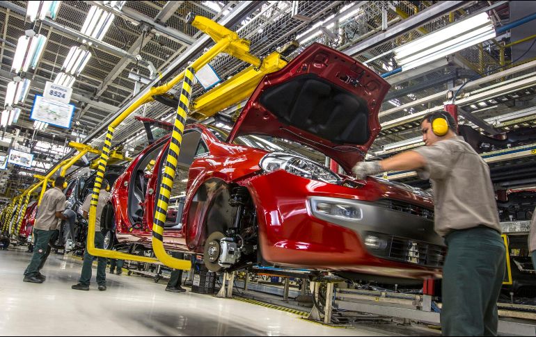 El Presidente está considerando abrir la industria automotriz a la par con Estados Unidos o antes; el país norteamericano proyecta la reactivación a partir del 11 de mayo. NTX / ARCHIVO