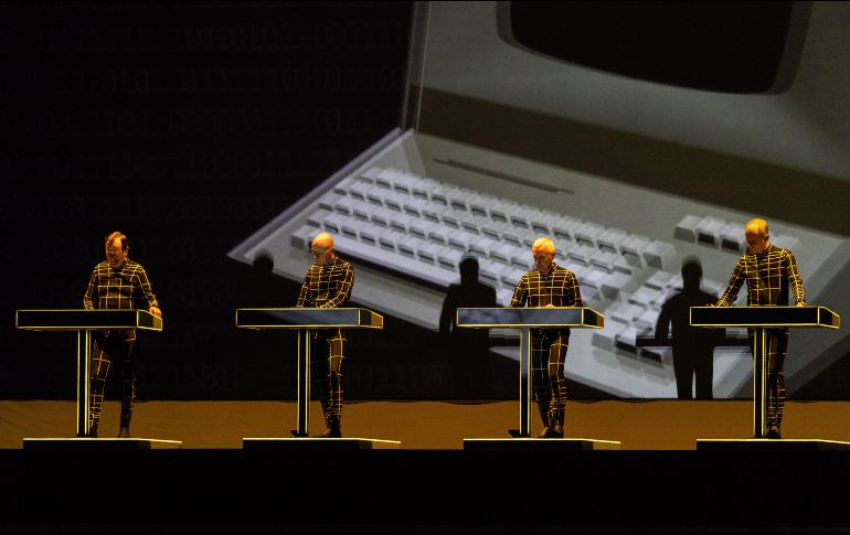 Kraftwerk fue uno de los primeros grupos en popularizar la música electrónica. EFE / ARCHIVO