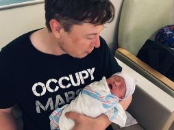 Elon Musk y su pareja, la cantante canadiense Grimes (Claire Boucher), tuvieron a su primer hijo juntos. Elon Musk/Twitter