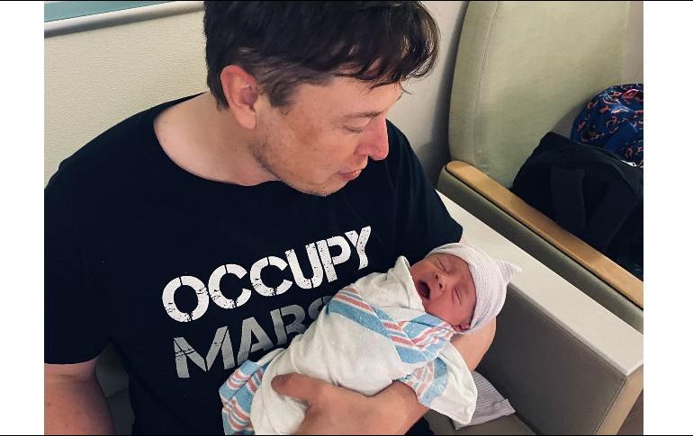 Elon Musk y su pareja, la cantante canadiense Grimes (Claire Boucher), tuvieron a su primer hijo juntos. Elon Musk/Twitter