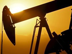 Al final de las operaciones en la Bolsa Mercantil de Nueva York, los contratos de futuros del WTI para entrega en junio restaron 0.57 dólares respecto a la sesión previa del martes. EFE/L. Smith