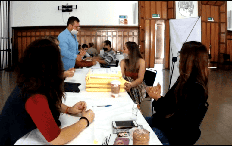 Durante la sesión se desarrolló la apertura de propuestas de licitaciones públicas para la contratación del servicio de instalación y rehabilitación de alumbrado. TWITTER / @GuadalajaraGob