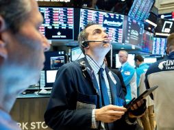 Analistas opinan que, pese a las fuertes pérdidas acumuladas, los mercados aún no han absorbido todo el impacto que el COVID-19 ha tenido en la economía real. EFE/J. Lane