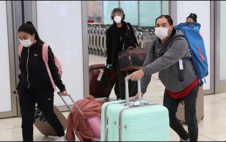 Esta acción se suma a otras que la compañía realizada como la sanitización de aviones, instalaciones y mobiliario. EFE / R. Jiménez