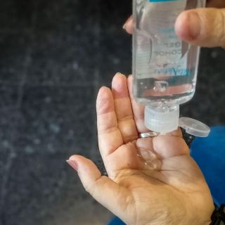 Aseguran metanol en Zapopan para fabricar gel antibacterial; emiten alerta sanitaria