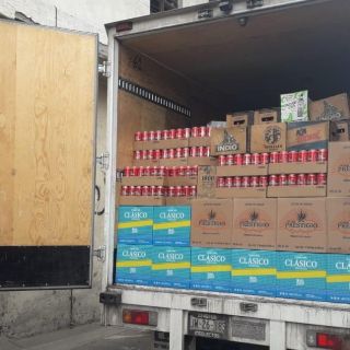 Roban camión cargado de vinos y licores; detienen a uno