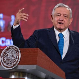 Ex secretarios de Salud dejaron "cementerio de hospitales": López Obrador