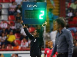 Las sustituciones podrán realizarse en tres interrupciones del juego, así como en el descanso, para evitar 