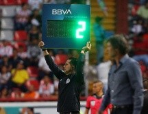 Las sustituciones podrán realizarse en tres interrupciones del juego, así como en el descanso, para evitar 