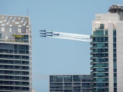 En el trayecto de aproximadamente 25 minutos, los aviones cazabombarderos sobrevolaron numerosos hospitales. EFE/C. Herrera