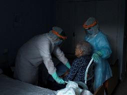 Se espera que la experiencia ganada y una vacuna reduzcan la gravedad de los nuevos brotes. EFE/B. Lorenzo