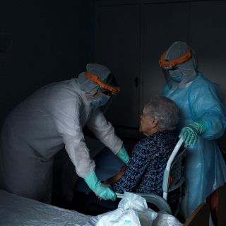 España prevé dos rebrotes más de coronavirus