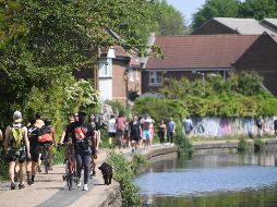 Entre otras medidas, el gobierno podría imponer una cuarentena de 14 días a los viajeros que lleguen de cualquier país menos Irlanda. EFE / F. Arrizabalaga