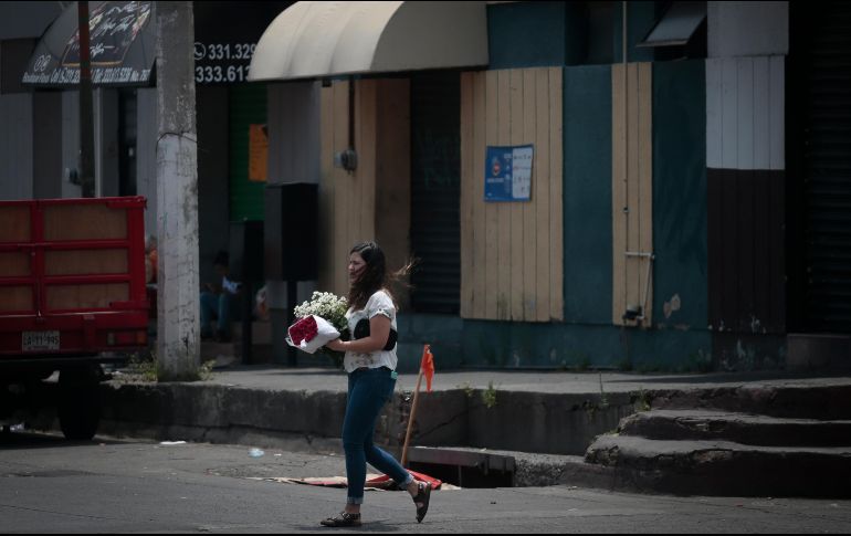 Pese a las restricciones, floristas de la zona operan a puerta cerrada para recuperar parte de la inversión ya hecha. EL INFORMADOR/ F. Atilano