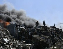 El vertedero presenta zonas de combustión de materiales activos, así como potenciales riesgos a la salud por la quema de los residuos. ESPECIAL/ ARCHIVO