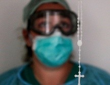 El personal sanitario que atiende la contingencia puede solicitar ayuda con servicio de atención espiritual y escucha. EFE / ARCHIVO