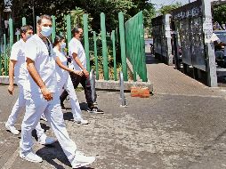 Lejos de aplaudir la labor de los trabajadores de la salud, un sector de la población se ha dedicado a atacarlos. EL INFORMADOR/A. Camacho