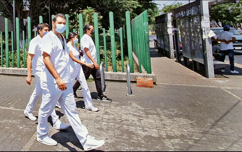 Lejos de aplaudir la labor de los trabajadores de la salud, un sector de la población se ha dedicado a atacarlos. EL INFORMADOR/A. Camacho