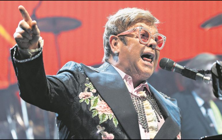 Elton John. Sin duda es uno de los favoritos de todo el mundo y en su repertorio también le canta a mamá. EFE