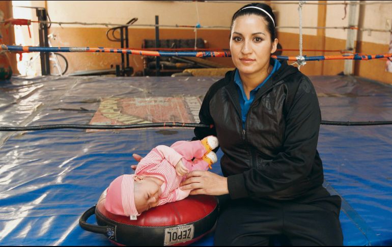 Esmeralda Moreno ha declarado que su hija es quien la impulsa a seguir luchando en los cuadriláteros y, sin importar el resultado, el ser madre significa ser campeona para toda la vida. NOTIMEX