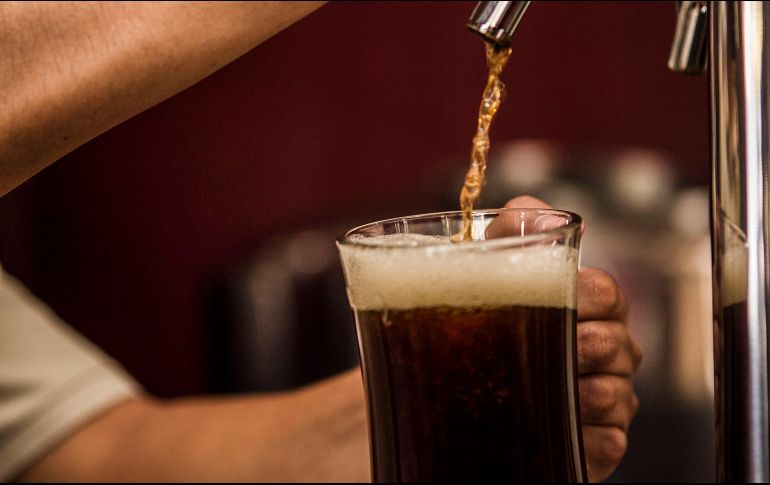 Se sospecha que podría tratarse de venta clandestina de alcohol adulterado. EL INFORMADOR / ARCHIVO