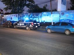 Los policías detuvieron a los sospechosos tras una persecución que terminó en el cruce de la Avenida Central y Servidor Público, en la zona de Valle Real. ESPECIAL / Policía de Zapopan