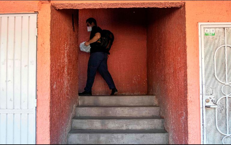 Personal sanitario solicita a los colonos y ciudadanos que en los últimos 14 días hayan participado en alguna celebración religiosa a que acudan a la unidad de toma de pruebas de COVID-19 más cercana. AFP / G. Arias