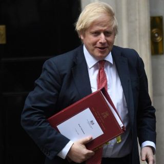 Boris Johnson recibe críticas por su "confuso" plan de desconfinamiento