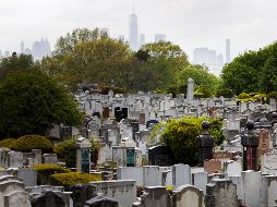 Entre mediados de marzo y principios de mayo, unas 24 mil personas más fallecieron en la ciudad de Nueva York que las que esperarían los expertos con base en la temporada. EFE/EPA/J. Lane