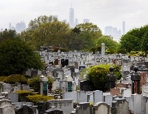 Entre mediados de marzo y principios de mayo, unas 24 mil personas más fallecieron en la ciudad de Nueva York que las que esperarían los expertos con base en la temporada. EFE/EPA/J. Lane