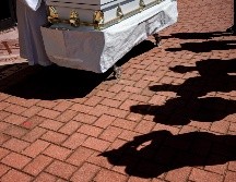 Un funeral en un cementerio en el Bronx, en Nueva York. AFP/ARCHIVO